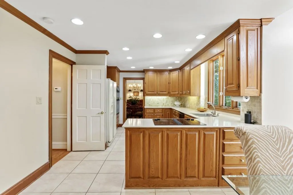 380 Spindle Court, Sandy Springs, Georgia 30350, 6 Bedrooms Bedrooms, ,5 BathroomsBathrooms,Residential,Sold,380 Spindle Court,6613197