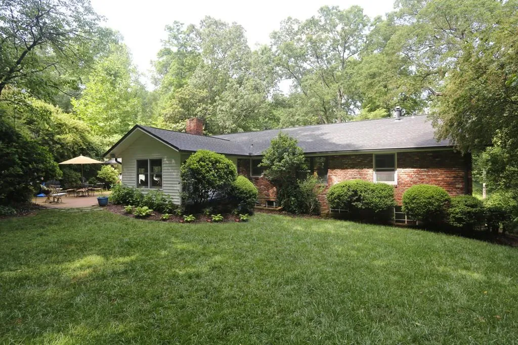 6855 Castleton Drive, Sandy Springs, Georgia 30328, 4 Bedrooms Bedrooms, ,3 BathroomsBathrooms,Residential,Sold,6855 Castleton Drive,5556677