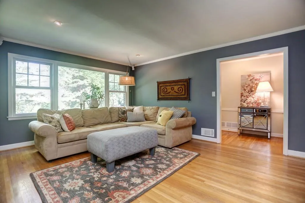 6855 Castleton Drive, Sandy Springs, Georgia 30328, 4 Bedrooms Bedrooms, ,3 BathroomsBathrooms,Residential,Sold,6855 Castleton Drive,5556677
