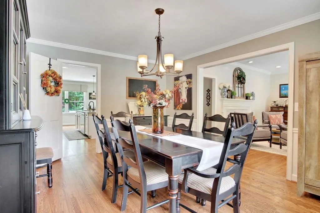 5535 Cross Gate Court Nw, Atlanta, Georgia 30327, 5 Bedrooms Bedrooms, ,3 BathroomsBathrooms,Residential,Sold,5535 Cross Gate Court Nw,6750915