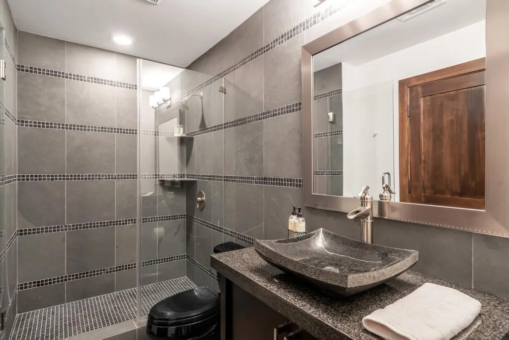 8 Powers Chase Circle, Sandy Springs, Georgia 30327, 4 Bedrooms Bedrooms, ,5 BathroomsBathrooms,Residential,Sold,8 Powers Chase Circle,6695142