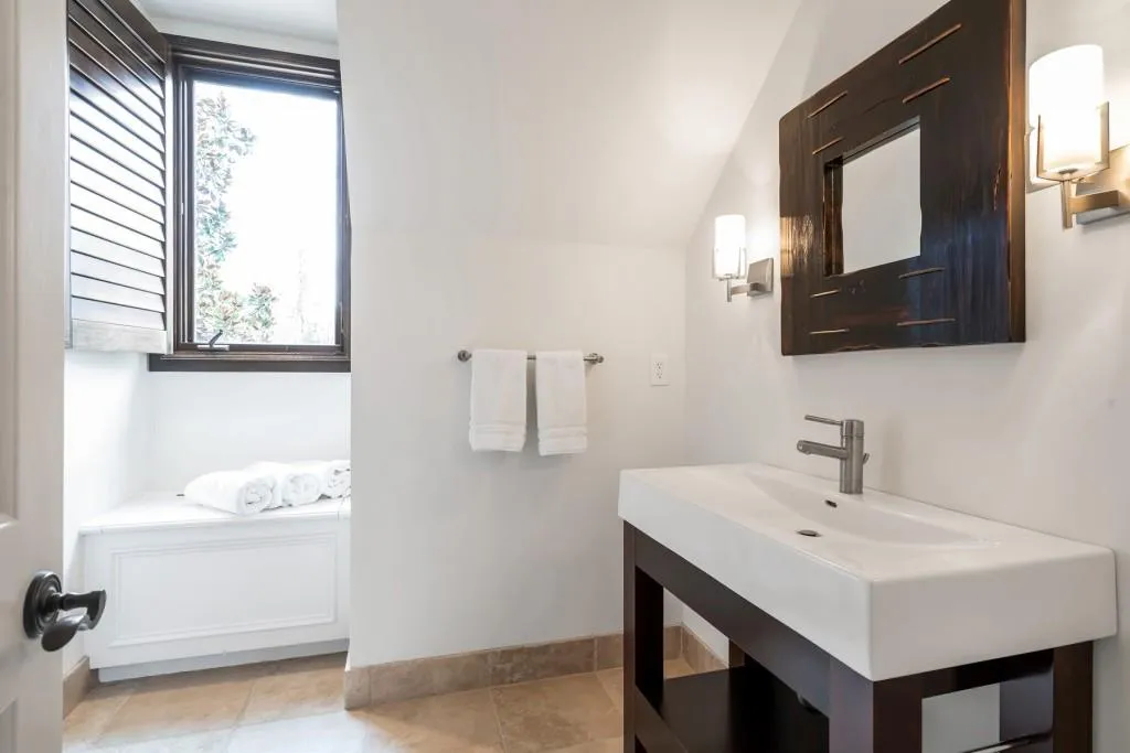 8 Powers Chase Circle, Sandy Springs, Georgia 30327, 4 Bedrooms Bedrooms, ,5 BathroomsBathrooms,Residential,Sold,8 Powers Chase Circle,6695142