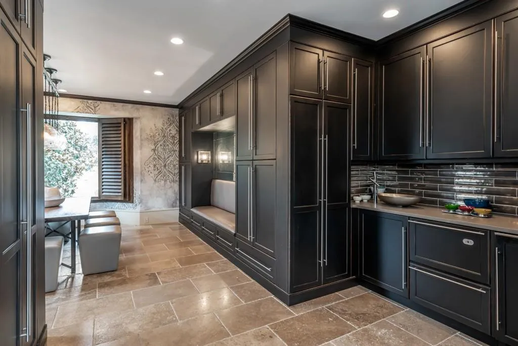 8 Powers Chase Circle, Sandy Springs, Georgia 30327, 4 Bedrooms Bedrooms, ,5 BathroomsBathrooms,Residential,Sold,8 Powers Chase Circle,6695142