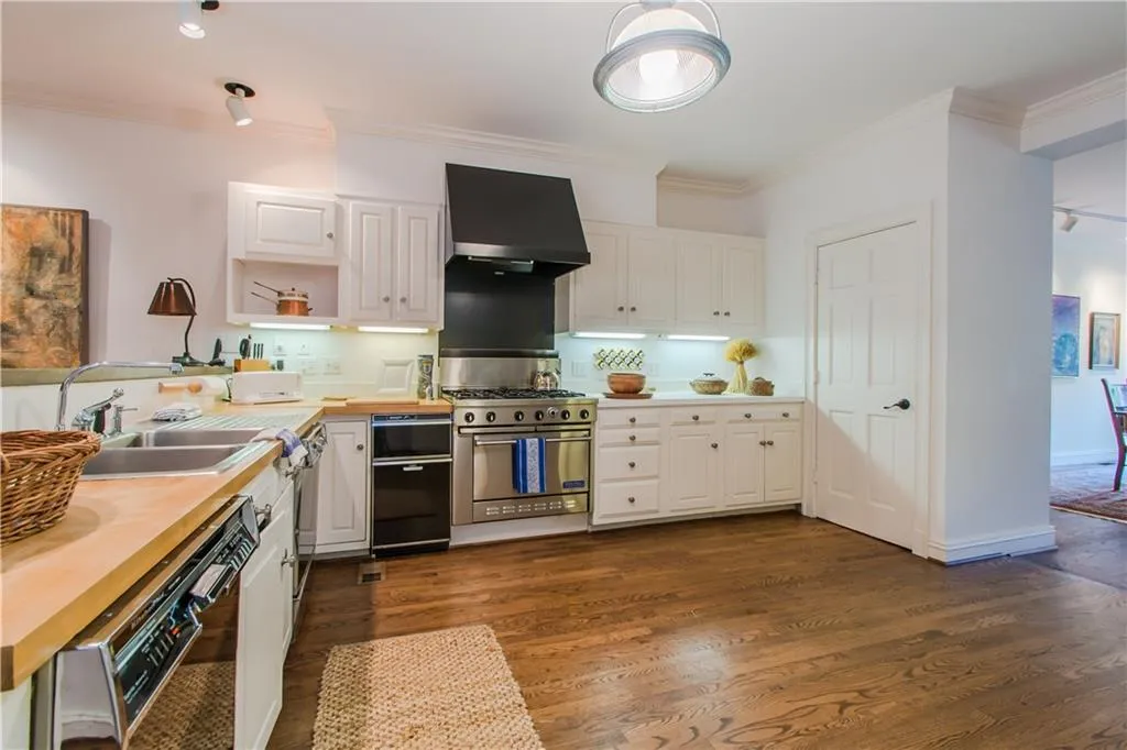 2525 Peachtree Road Ne Unit 3, Atlanta, Georgia 30305, 3 Bedrooms Bedrooms, ,3 BathroomsBathrooms,Residential,Sold,2525 Peachtree Road Ne Unit 3,5684809