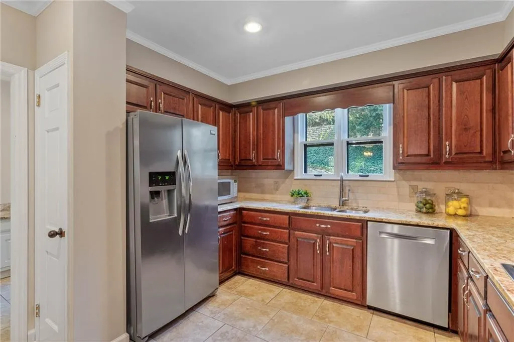 6165 Weatherly Drive, Sandy Springs, Georgia 30328, 5 Bedrooms Bedrooms, ,4 BathroomsBathrooms,Residential,Sold,6165 Weatherly Drive,6674332