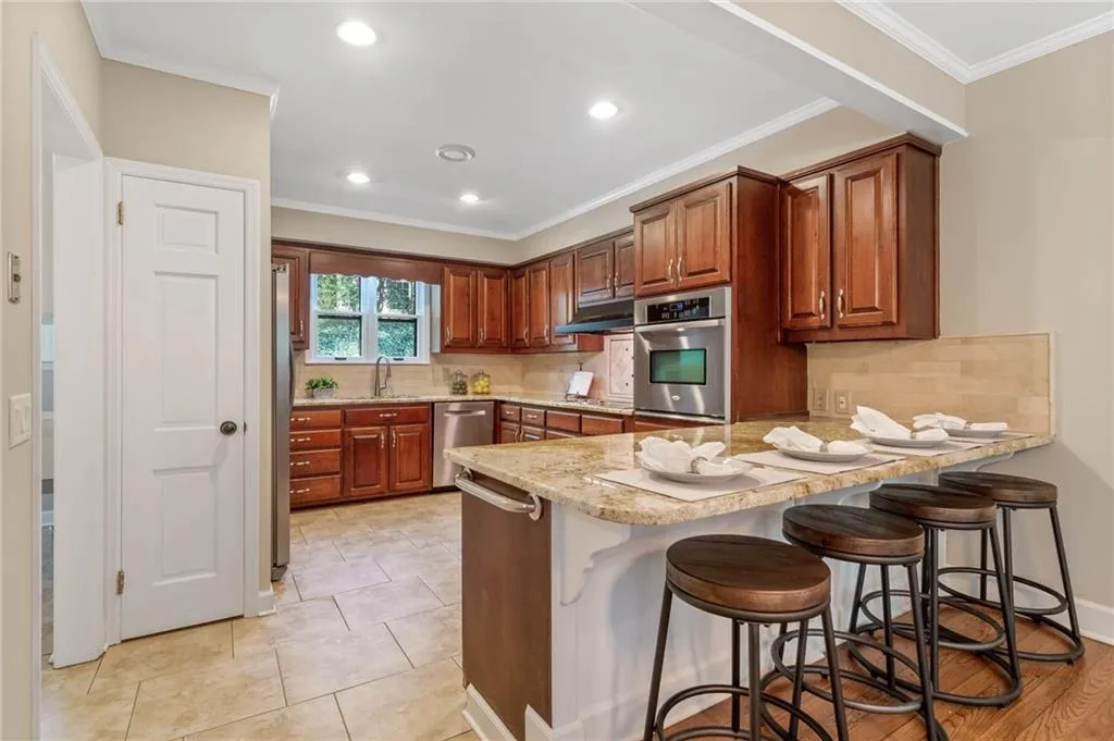 6165 Weatherly Drive, Sandy Springs, Georgia 30328, 5 Bedrooms Bedrooms, ,4 BathroomsBathrooms,Residential,Sold,6165 Weatherly Drive,6674332
