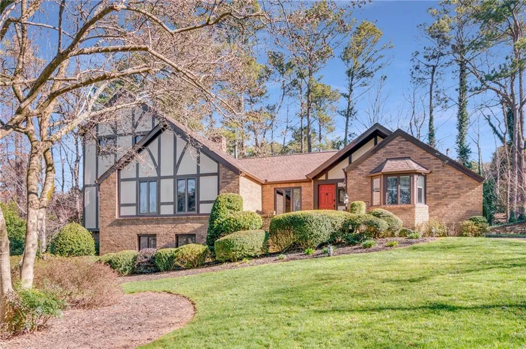 6165 Weatherly Drive, Sandy Springs, Georgia 30328, 5 Bedrooms Bedrooms, ,4 BathroomsBathrooms,Residential,Sold,6165 Weatherly Drive,6674332