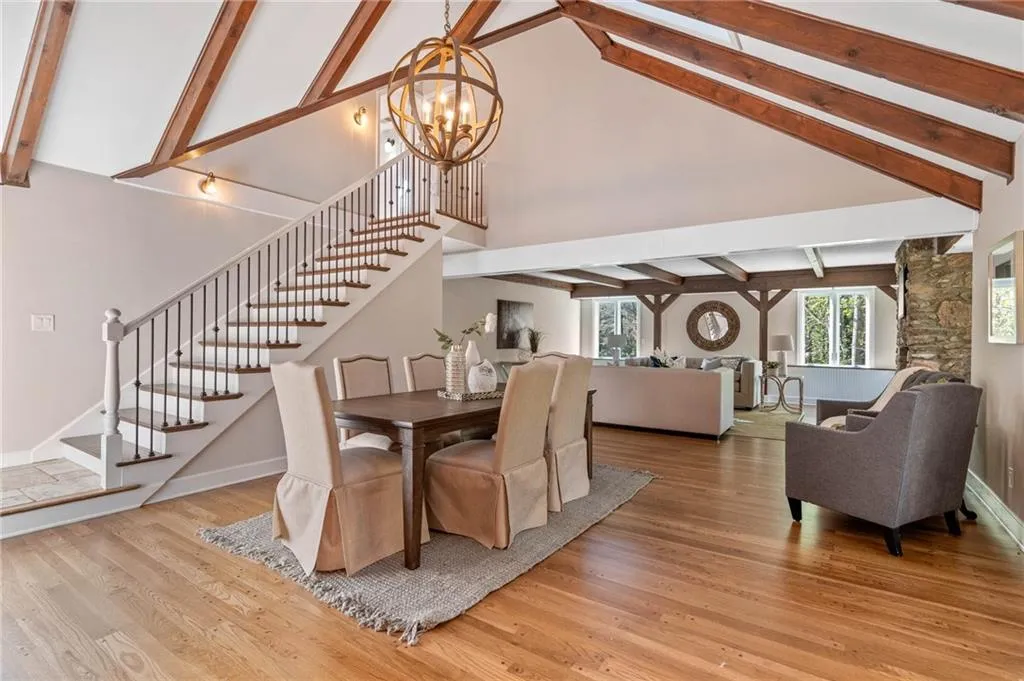 6165 Weatherly Drive, Sandy Springs, Georgia 30328, 5 Bedrooms Bedrooms, ,4 BathroomsBathrooms,Residential,Sold,6165 Weatherly Drive,6674332