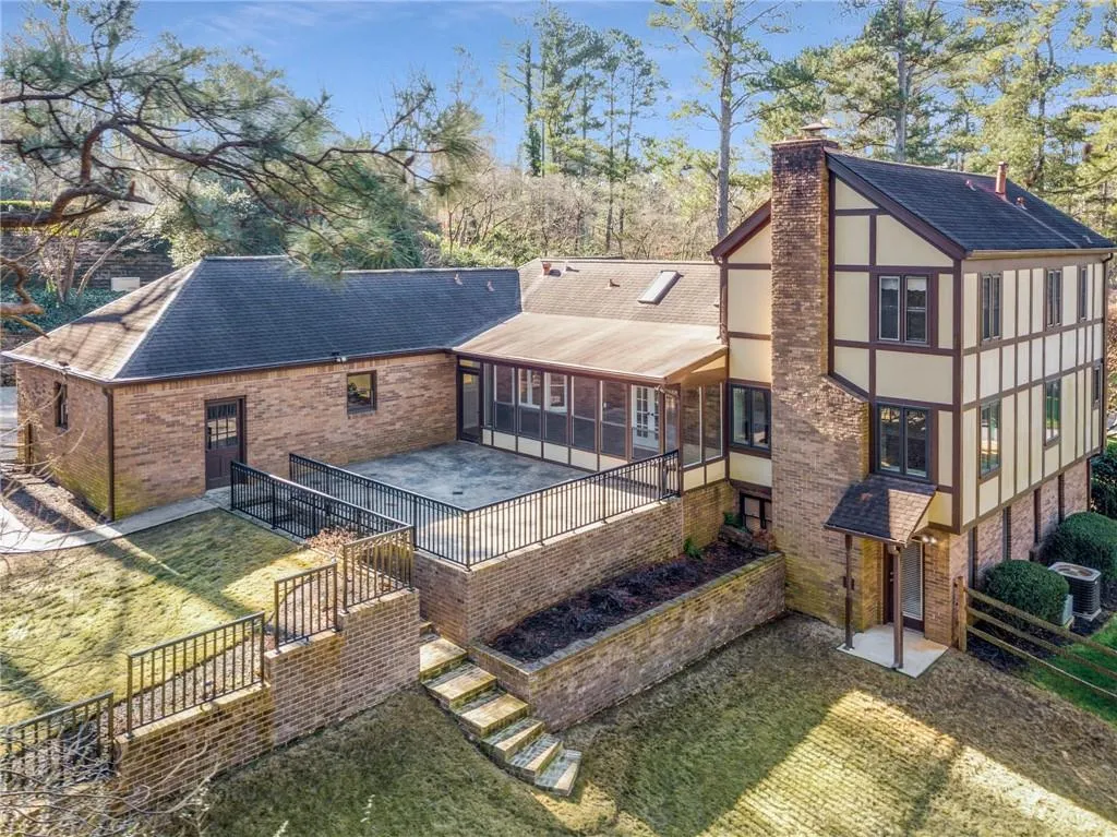 6165 Weatherly Drive, Sandy Springs, Georgia 30328, 5 Bedrooms Bedrooms, ,4 BathroomsBathrooms,Residential,Sold,6165 Weatherly Drive,6674332