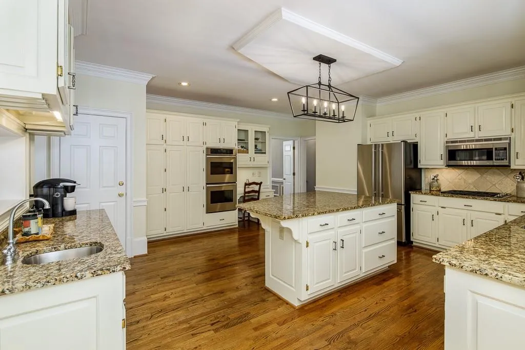 7885 Landowne Drive, Sandy Springs, Georgia 30350, 5 Bedrooms Bedrooms, ,4 BathroomsBathrooms,Residential,Sold,7885 Landowne Drive,6573196