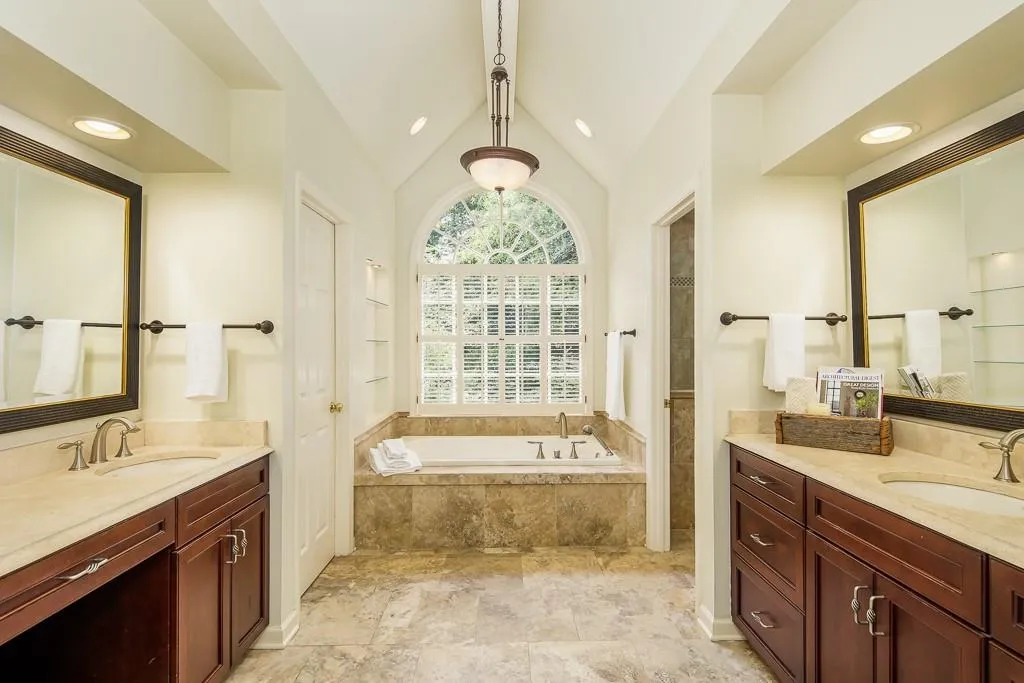 7885 Landowne Drive, Sandy Springs, Georgia 30350, 5 Bedrooms Bedrooms, ,4 BathroomsBathrooms,Residential,Sold,7885 Landowne Drive,6573196