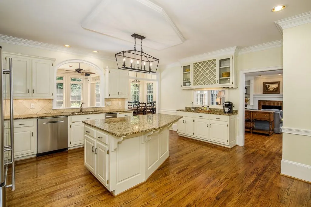 7885 Landowne Drive, Sandy Springs, Georgia 30350, 5 Bedrooms Bedrooms, ,4 BathroomsBathrooms,Residential,Sold,7885 Landowne Drive,6573196