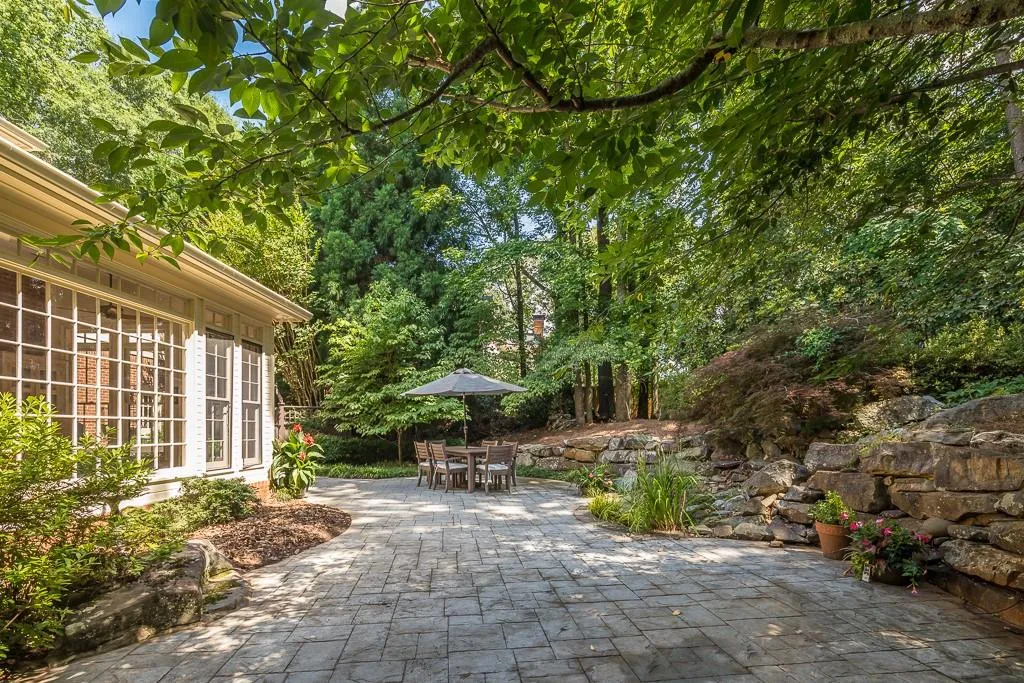 7885 Landowne Drive, Sandy Springs, Georgia 30350, 5 Bedrooms Bedrooms, ,4 BathroomsBathrooms,Residential,Sold,7885 Landowne Drive,6573196