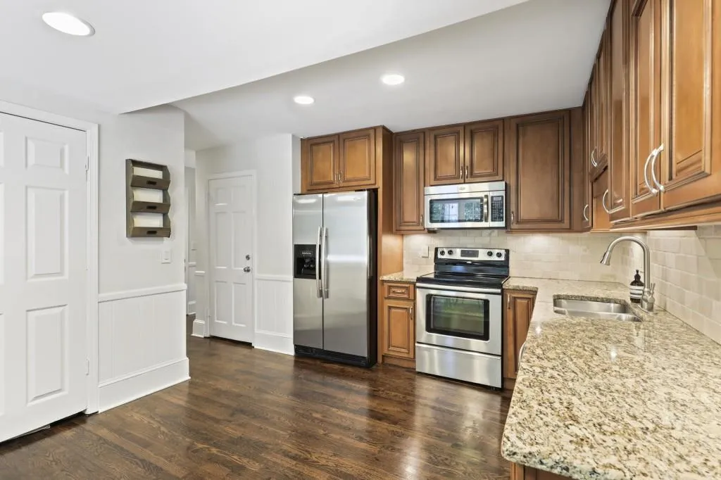 260 River Springs Drive, Atlanta, Georgia 30328, 4 Bedrooms Bedrooms, ,3 BathroomsBathrooms,Residential,Sold,260 River Springs Drive,6936075