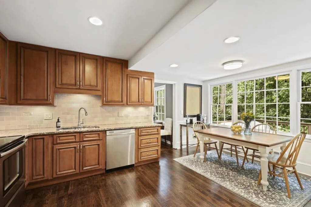 260 River Springs Drive, Atlanta, Georgia 30328, 4 Bedrooms Bedrooms, ,3 BathroomsBathrooms,Residential,Sold,260 River Springs Drive,6936075