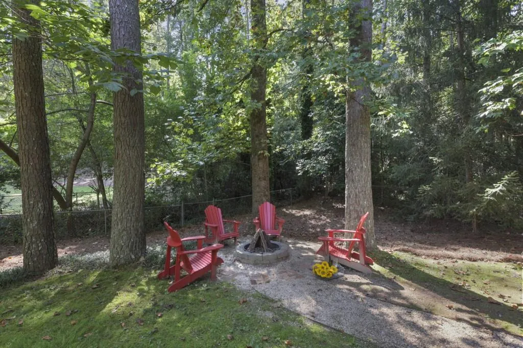 260 River Springs Drive, Atlanta, Georgia 30328, 4 Bedrooms Bedrooms, ,3 BathroomsBathrooms,Residential,Sold,260 River Springs Drive,6936075