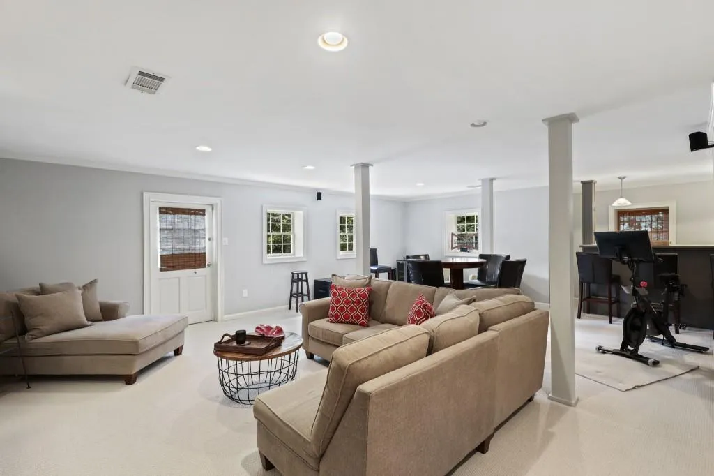 260 River Springs Drive, Atlanta, Georgia 30328, 4 Bedrooms Bedrooms, ,3 BathroomsBathrooms,Residential,Sold,260 River Springs Drive,6936075