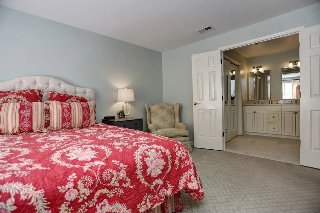 808 Camden Court, Sandy Springs, Georgia 30327, 2 Bedrooms Bedrooms, ,2 BathroomsBathrooms,Residential,Sold,808 Camden Court,5804981