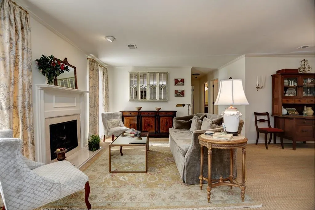 808 Camden Court, Sandy Springs, Georgia 30327, 2 Bedrooms Bedrooms, ,2 BathroomsBathrooms,Residential,Sold,808 Camden Court,5804981