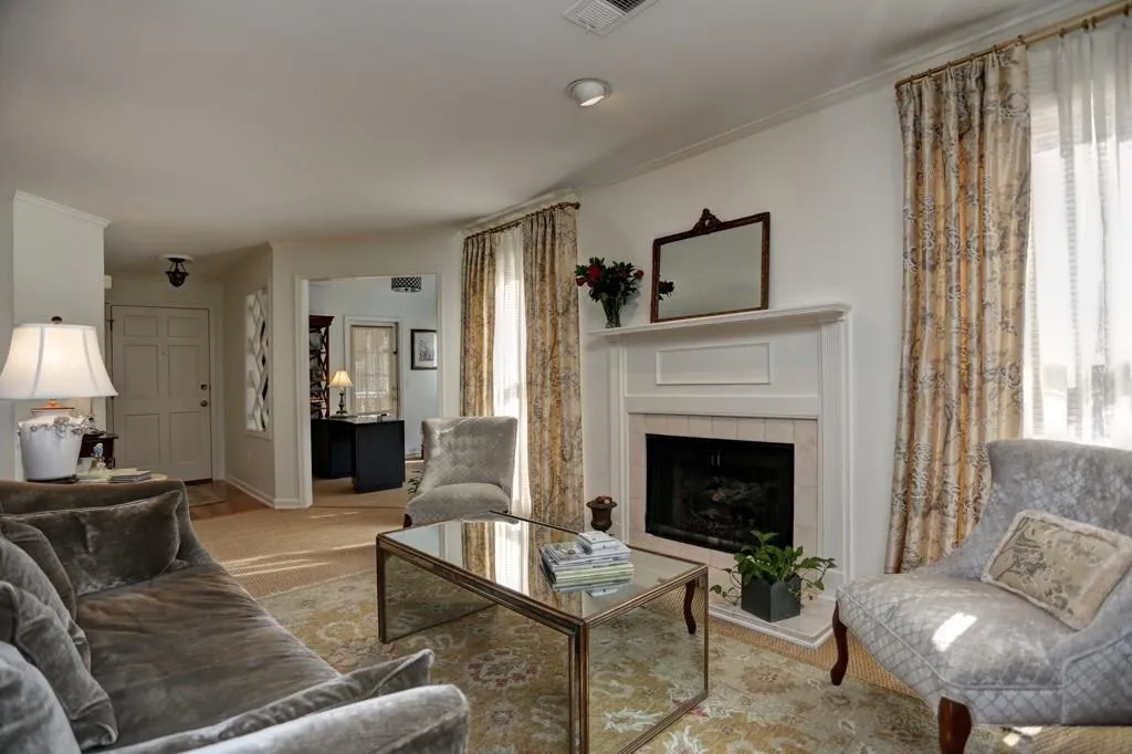 808 Camden Court, Sandy Springs, Georgia 30327, 2 Bedrooms Bedrooms, ,2 BathroomsBathrooms,Residential,Sold,808 Camden Court,5804981