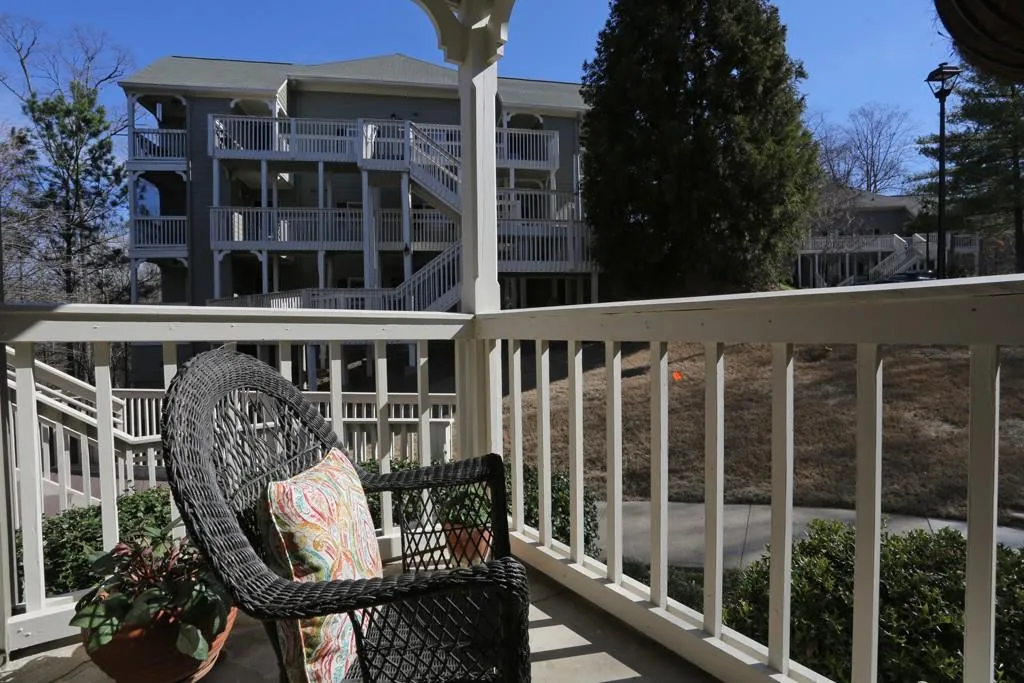 808 Camden Court, Sandy Springs, Georgia 30327, 2 Bedrooms Bedrooms, ,2 BathroomsBathrooms,Residential,Sold,808 Camden Court,5804981