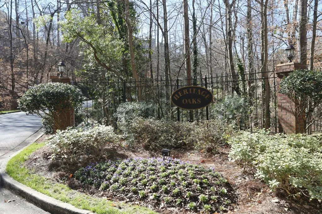 808 Camden Court, Sandy Springs, Georgia 30327, 2 Bedrooms Bedrooms, ,2 BathroomsBathrooms,Residential,Sold,808 Camden Court,5804981