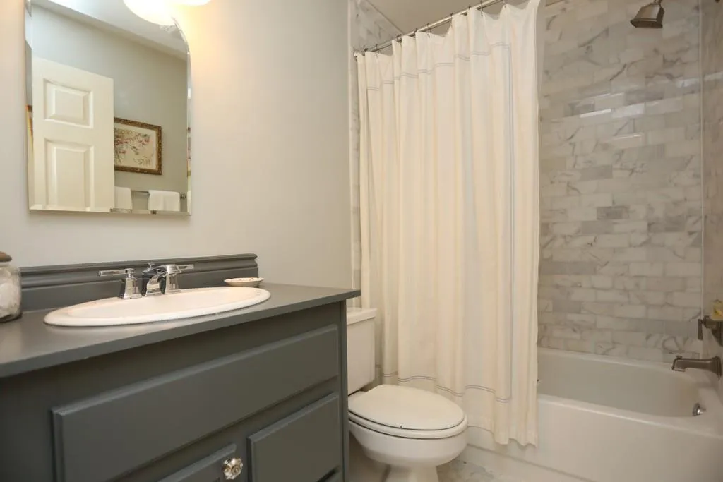 808 Camden Court, Sandy Springs, Georgia 30327, 2 Bedrooms Bedrooms, ,2 BathroomsBathrooms,Residential,Sold,808 Camden Court,5804981