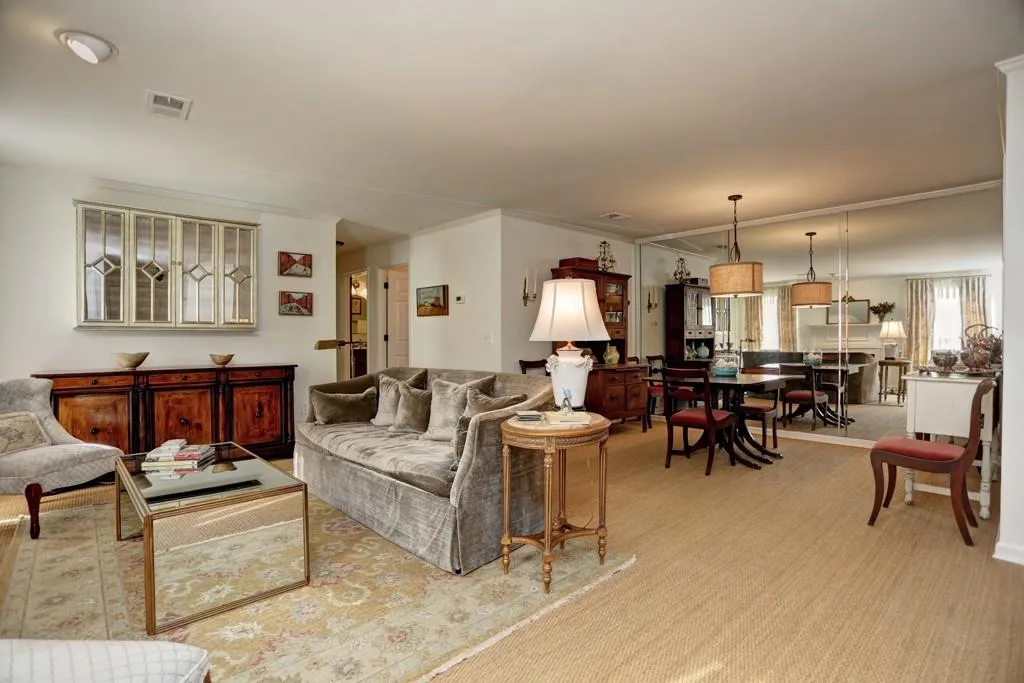 808 Camden Court, Sandy Springs, Georgia 30327, 2 Bedrooms Bedrooms, ,2 BathroomsBathrooms,Residential,Sold,808 Camden Court,5804981