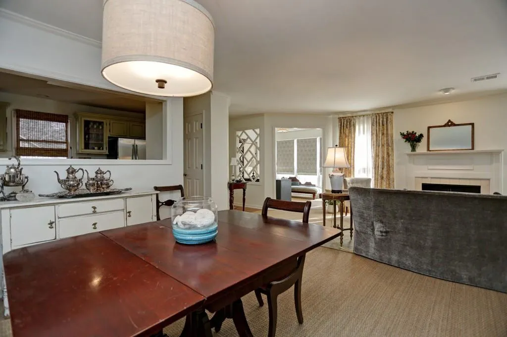 808 Camden Court, Sandy Springs, Georgia 30327, 2 Bedrooms Bedrooms, ,2 BathroomsBathrooms,Residential,Sold,808 Camden Court,5804981