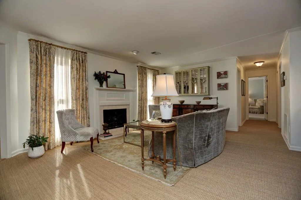808 Camden Court, Sandy Springs, Georgia 30327, 2 Bedrooms Bedrooms, ,2 BathroomsBathrooms,Residential,Sold,808 Camden Court,5804981