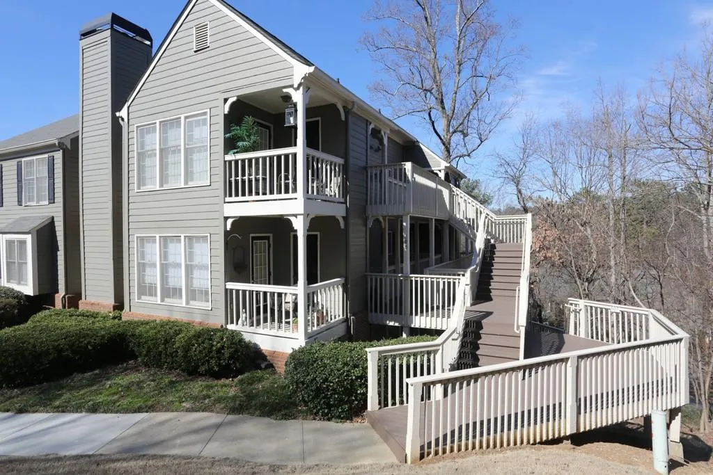 808 Camden Court, Sandy Springs, Georgia 30327, 2 Bedrooms Bedrooms, ,2 BathroomsBathrooms,Residential,Sold,808 Camden Court,5804981