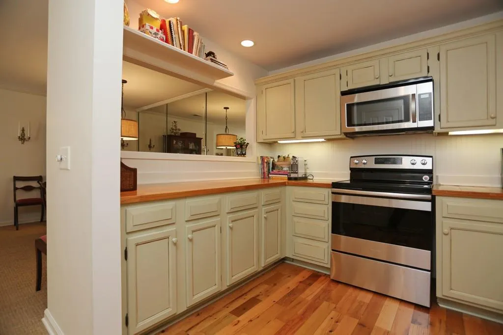 808 Camden Court, Sandy Springs, Georgia 30327, 2 Bedrooms Bedrooms, ,2 BathroomsBathrooms,Residential,Sold,808 Camden Court,5804981
