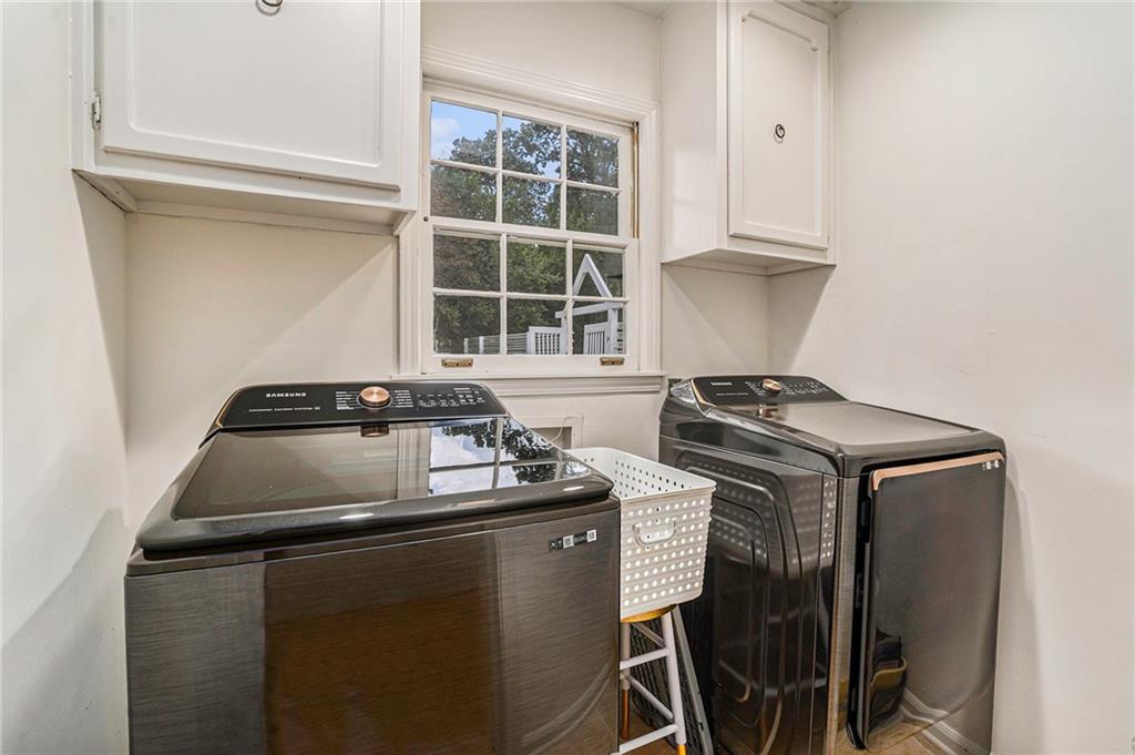 3225 Jett Ferry Court, Sandy Springs, Georgia 30350, 7 Bedrooms Bedrooms, ,5 BathroomsBathrooms,Residential,Sold,3225 Jett Ferry Court,7247718