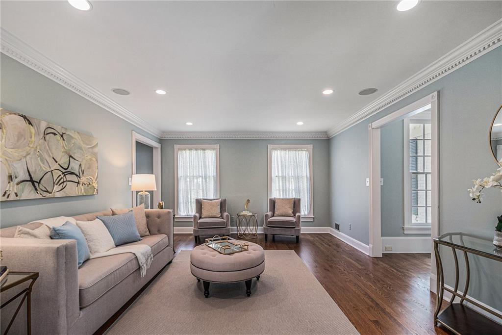 3225 Jett Ferry Court, Sandy Springs, Georgia 30350, 7 Bedrooms Bedrooms, ,5 BathroomsBathrooms,Residential,Sold,3225 Jett Ferry Court,7247718