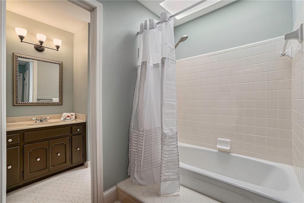 3225 Jett Ferry Court, Sandy Springs, Georgia 30350, 7 Bedrooms Bedrooms, ,5 BathroomsBathrooms,Residential,Sold,3225 Jett Ferry Court,7247718