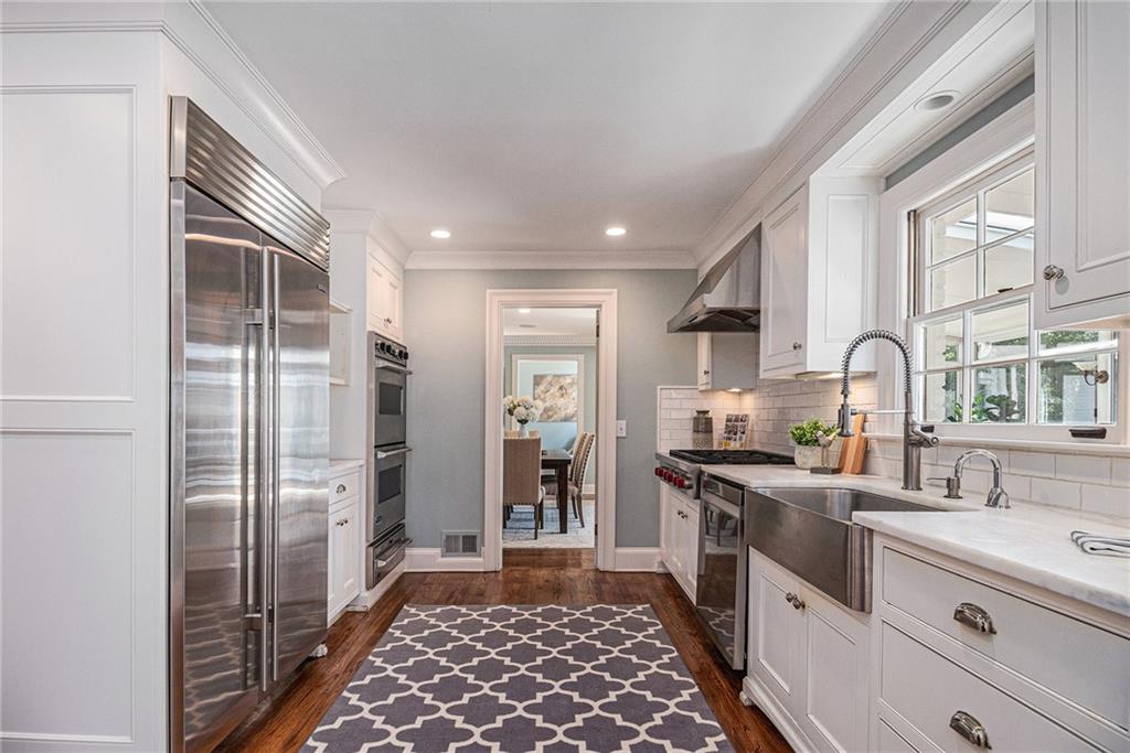 3225 Jett Ferry Court, Sandy Springs, Georgia 30350, 7 Bedrooms Bedrooms, ,5 BathroomsBathrooms,Residential,Sold,3225 Jett Ferry Court,7247718