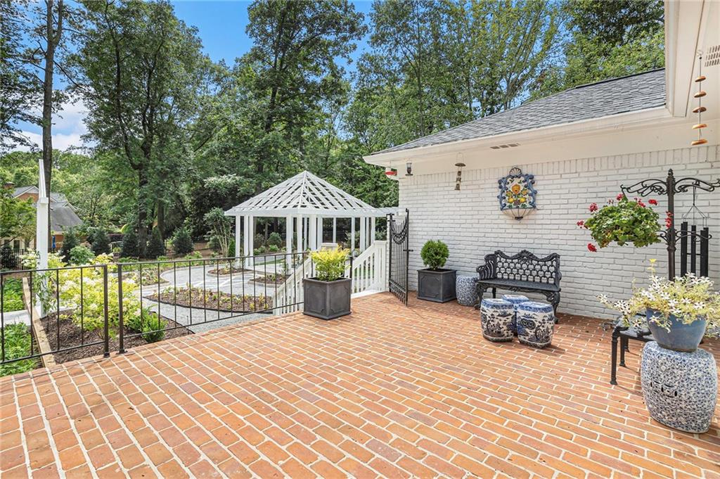 3225 Jett Ferry Court, Sandy Springs, Georgia 30350, 7 Bedrooms Bedrooms, ,5 BathroomsBathrooms,Residential,Sold,3225 Jett Ferry Court,7247718