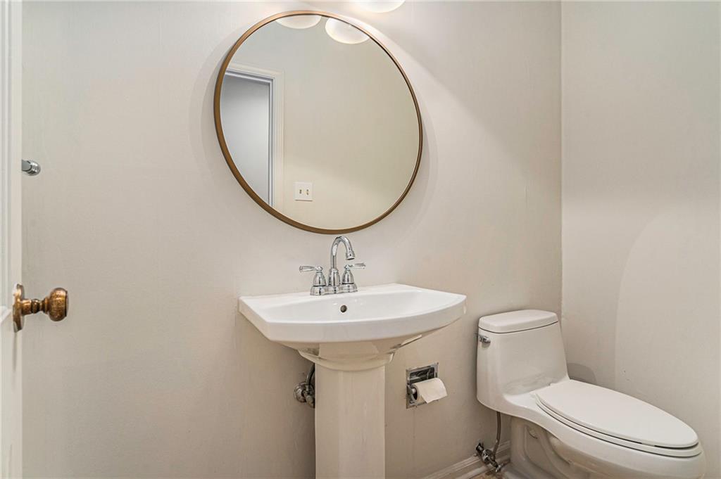 3225 Jett Ferry Court, Sandy Springs, Georgia 30350, 7 Bedrooms Bedrooms, ,5 BathroomsBathrooms,Residential,Sold,3225 Jett Ferry Court,7247718