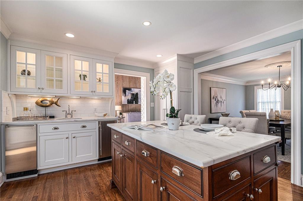 3225 Jett Ferry Court, Sandy Springs, Georgia 30350, 7 Bedrooms Bedrooms, ,5 BathroomsBathrooms,Residential,Sold,3225 Jett Ferry Court,7247718