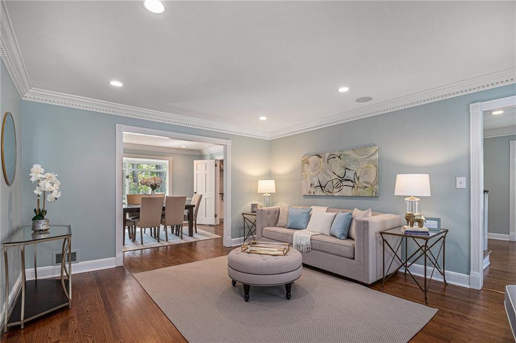 3225 Jett Ferry Court, Sandy Springs, Georgia 30350, 7 Bedrooms Bedrooms, ,5 BathroomsBathrooms,Residential,Sold,3225 Jett Ferry Court,7247718