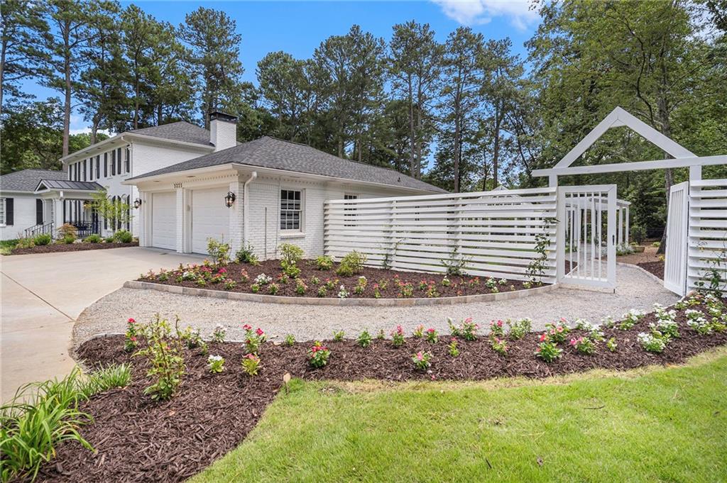 3225 Jett Ferry Court, Sandy Springs, Georgia 30350, 7 Bedrooms Bedrooms, ,5 BathroomsBathrooms,Residential,Sold,3225 Jett Ferry Court,7247718