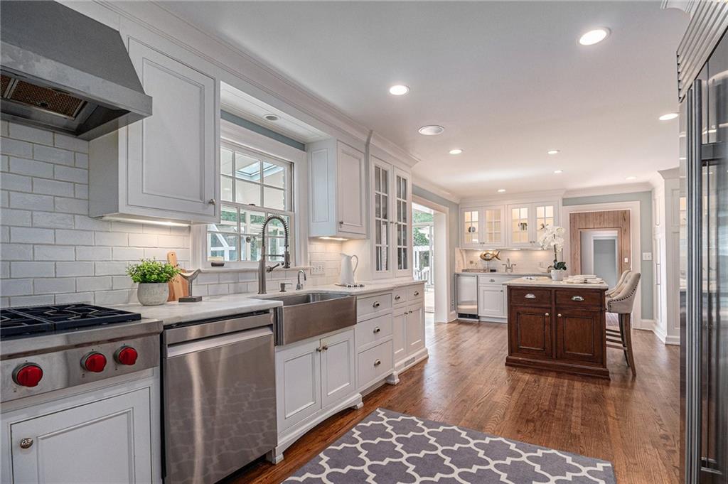 3225 Jett Ferry Court, Sandy Springs, Georgia 30350, 7 Bedrooms Bedrooms, ,5 BathroomsBathrooms,Residential,Sold,3225 Jett Ferry Court,7247718