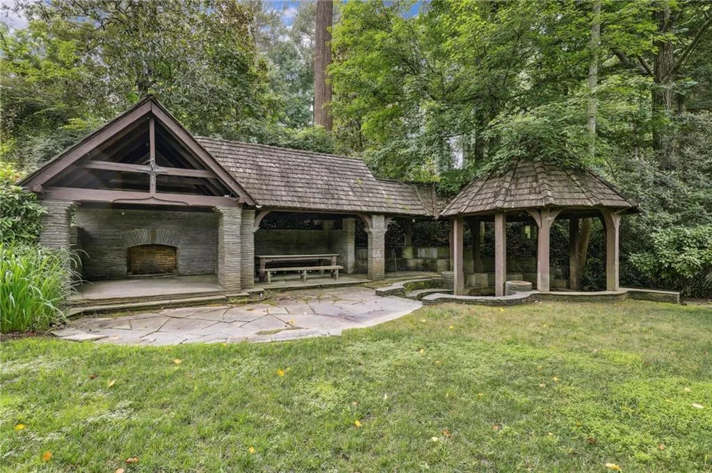 600 Old Cobblestone Drive, Sandy Springs, Georgia 30350, 8 Bedrooms Bedrooms, ,8 BathroomsBathrooms,Residential,Sold,600 Old Cobblestone Drive,7100273
