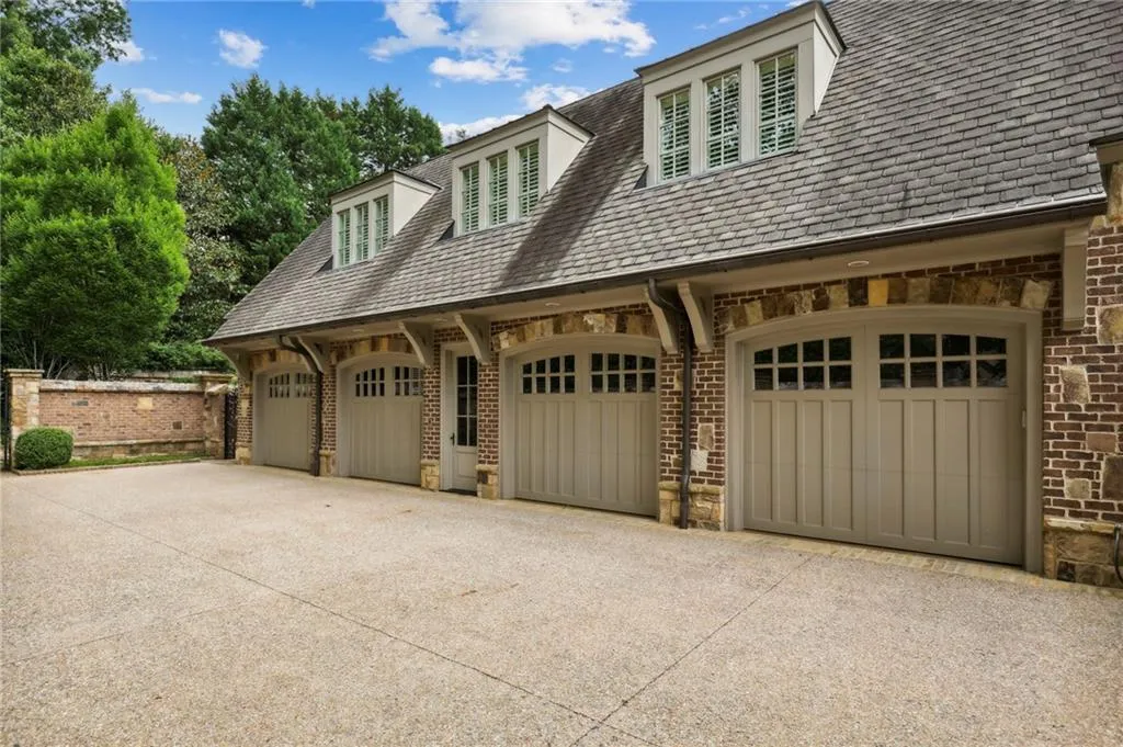 600 Old Cobblestone Drive, Sandy Springs, Georgia 30350, 8 Bedrooms Bedrooms, ,8 BathroomsBathrooms,Residential,Sold,600 Old Cobblestone Drive,7100273