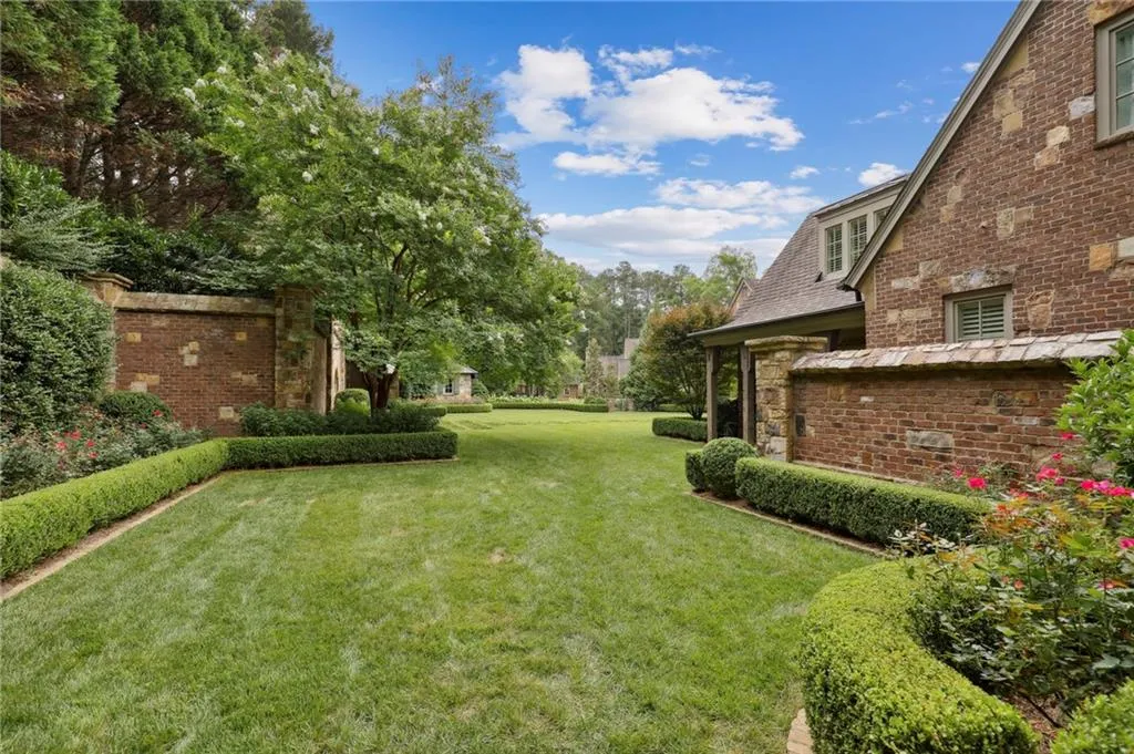 600 Old Cobblestone Drive, Sandy Springs, Georgia 30350, 8 Bedrooms Bedrooms, ,8 BathroomsBathrooms,Residential,Sold,600 Old Cobblestone Drive,7100273