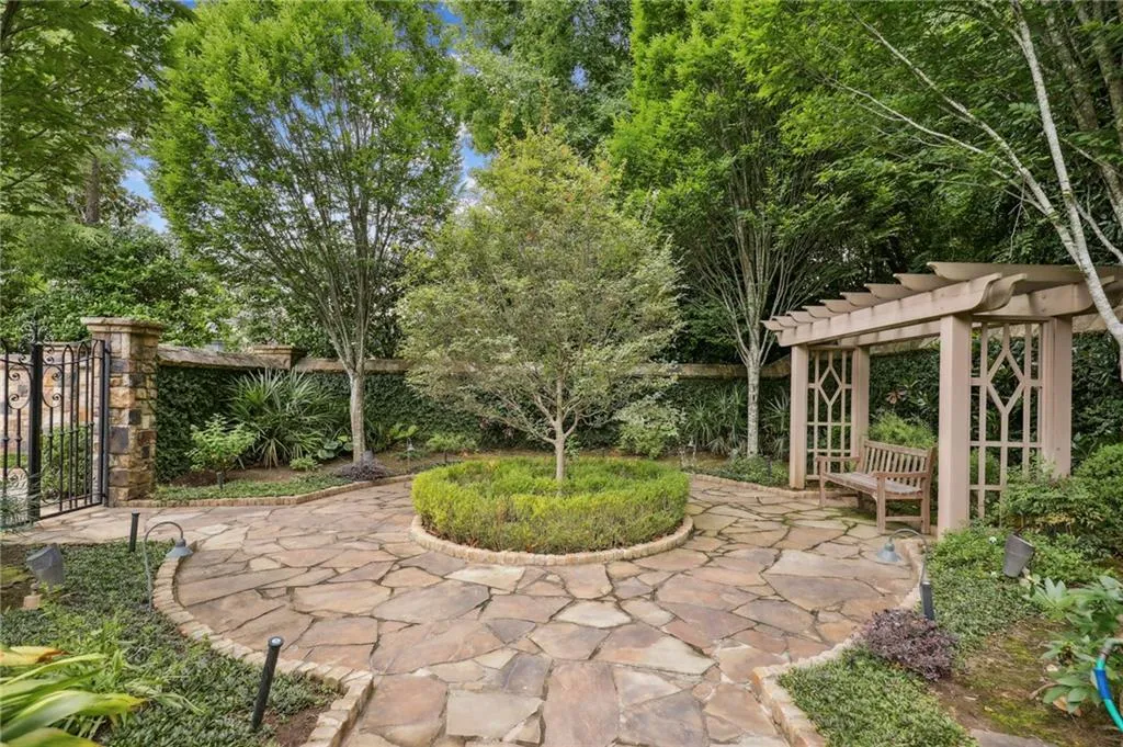 600 Old Cobblestone Drive, Sandy Springs, Georgia 30350, 8 Bedrooms Bedrooms, ,8 BathroomsBathrooms,Residential,Sold,600 Old Cobblestone Drive,7100273