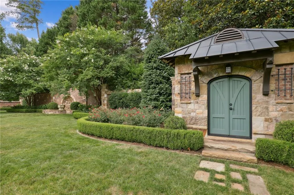 600 Old Cobblestone Drive, Sandy Springs, Georgia 30350, 8 Bedrooms Bedrooms, ,8 BathroomsBathrooms,Residential,Sold,600 Old Cobblestone Drive,7100273