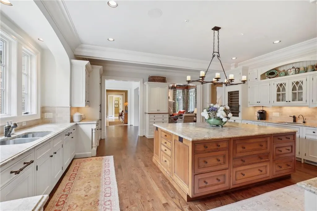 600 Old Cobblestone Drive, Sandy Springs, Georgia 30350, 8 Bedrooms Bedrooms, ,8 BathroomsBathrooms,Residential,Sold,600 Old Cobblestone Drive,7100273