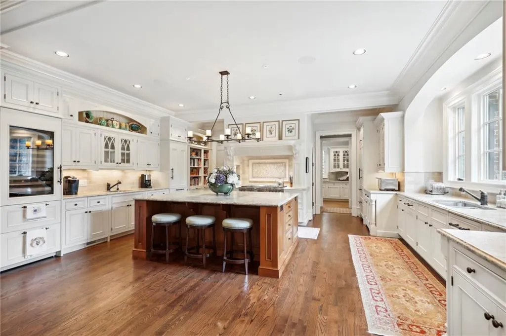 600 Old Cobblestone Drive, Sandy Springs, Georgia 30350, 8 Bedrooms Bedrooms, ,8 BathroomsBathrooms,Residential,Sold,600 Old Cobblestone Drive,7100273
