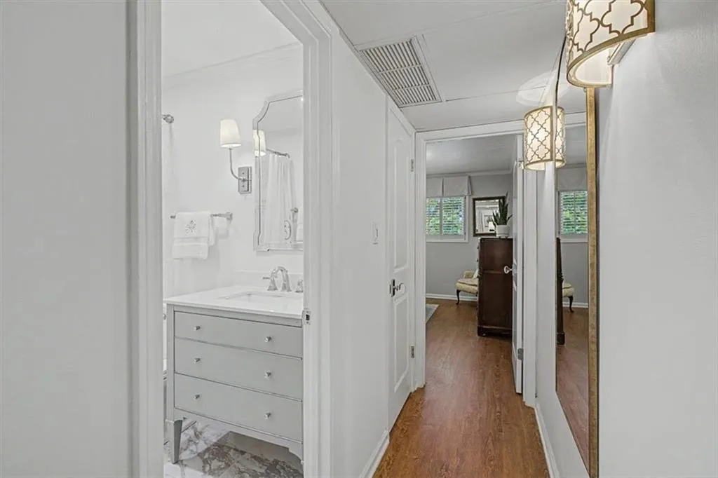 5400 Roswell Road Unit P1, Sandy Springs, Georgia 30342, 2 Bedrooms Bedrooms, 0 ,1 BathroomBathrooms,Residential,For Sale,5400 Roswell Road Unit P1,7822843